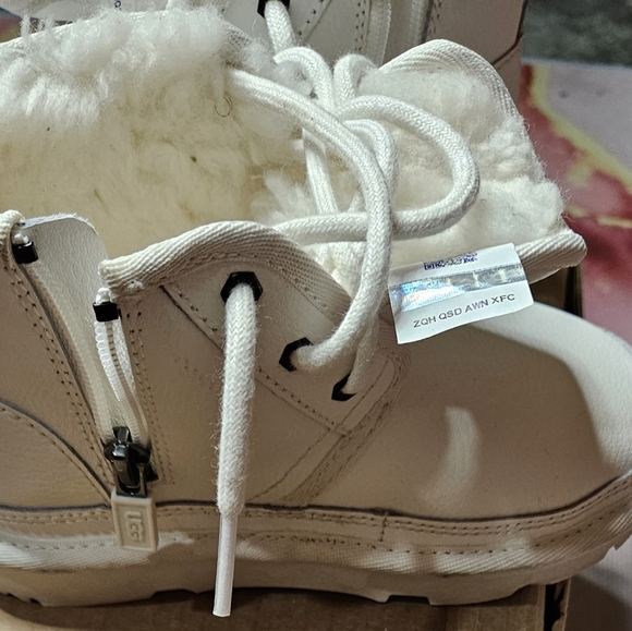 UGGS (TODDLER)(NUMEL2 (LNWOT) - Picture 3 of 10
